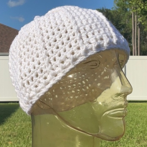 ^ New hand crafted white beanie hat - Picture 5 of 8